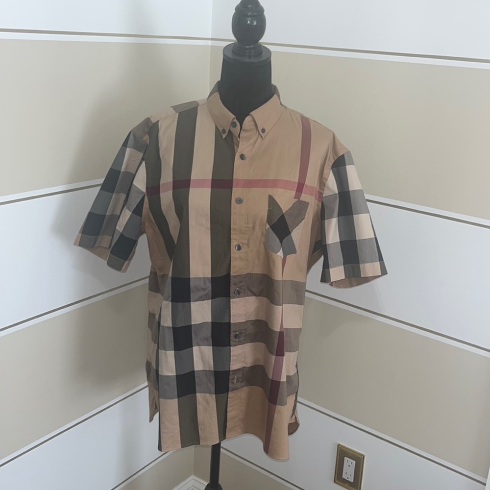 ✨🖤BURBERRY BUTTON DOWN🖤✨